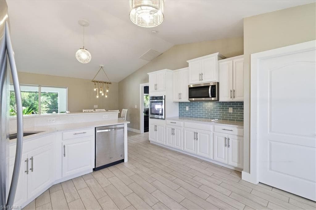 5748 Linden LN-32