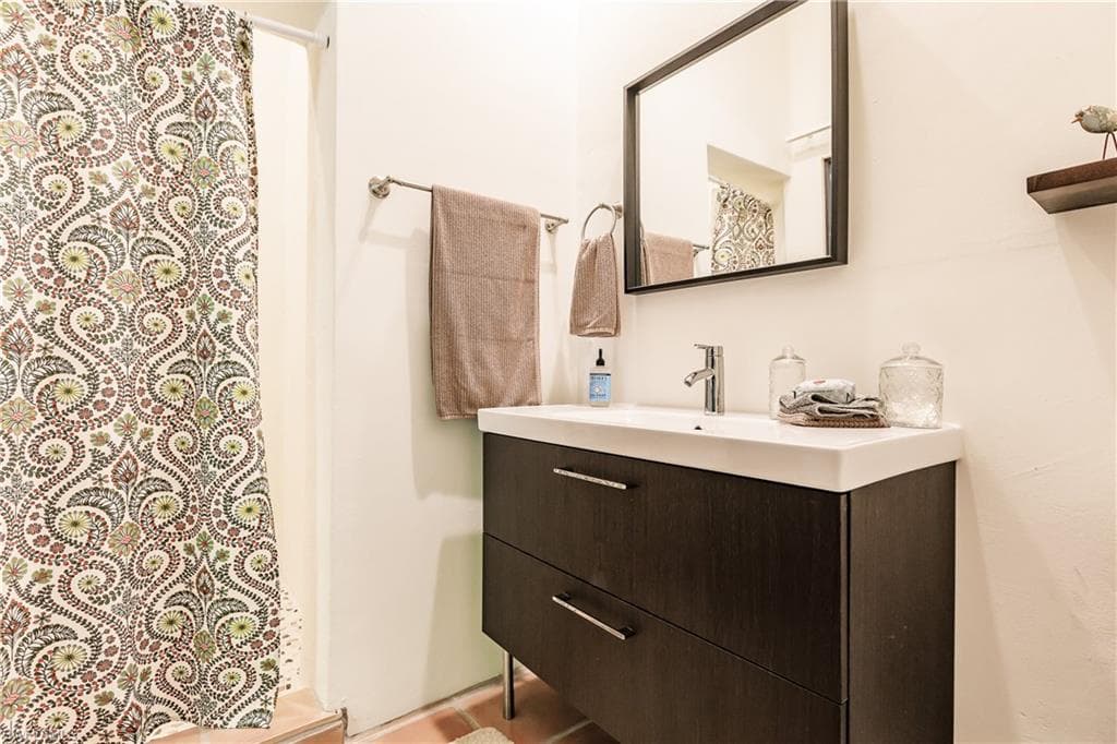 1291 Caloosa DR-16