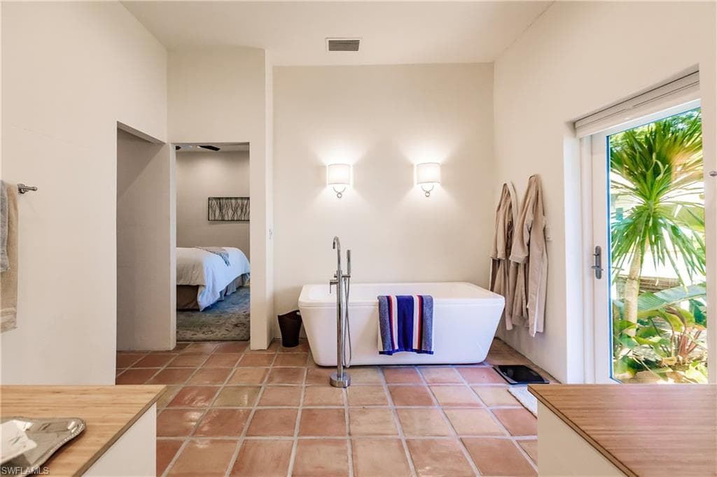 1291 Caloosa DR-12