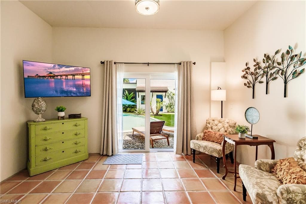 1291 Caloosa DR-10