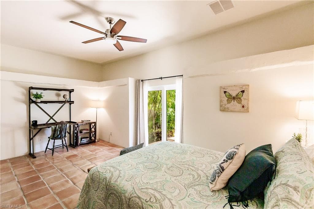 1291 Caloosa DR-18
