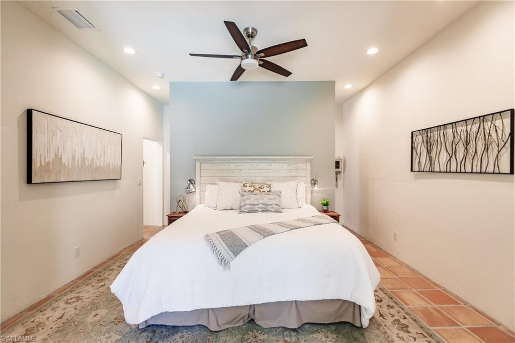 1291 Caloosa DR-11