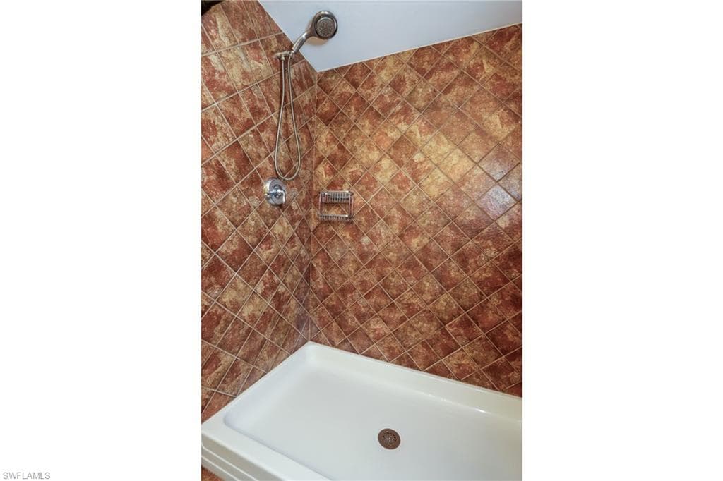 25484 Cockleshell DR 901-18
