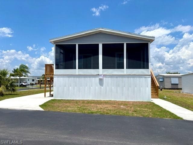 302 Shoreland DR-1