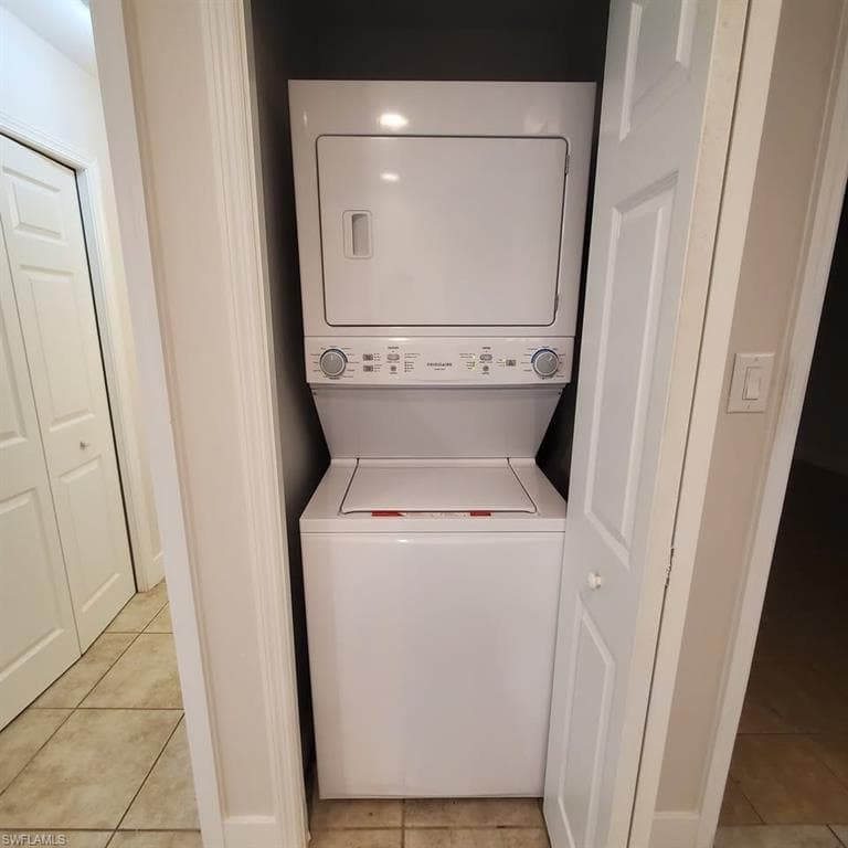2437 Sunset AVE-27