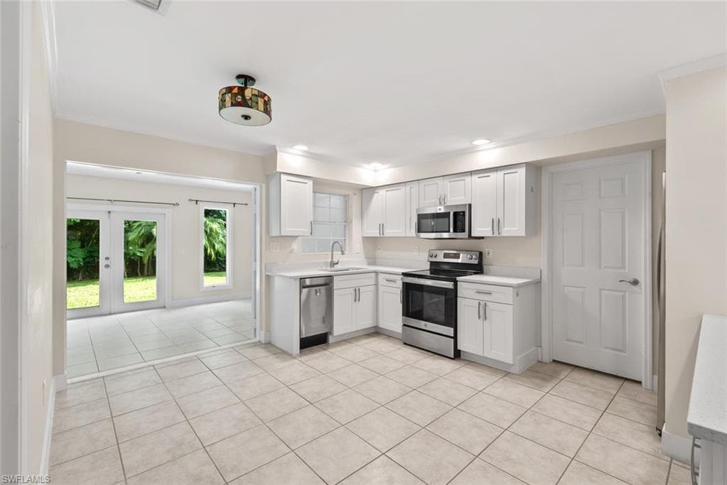 2437 Sunset AVE-5