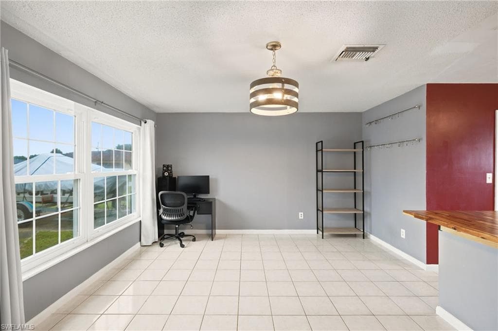 301 Hollywood ST-5