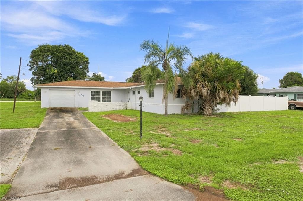 301 Hollywood ST-18