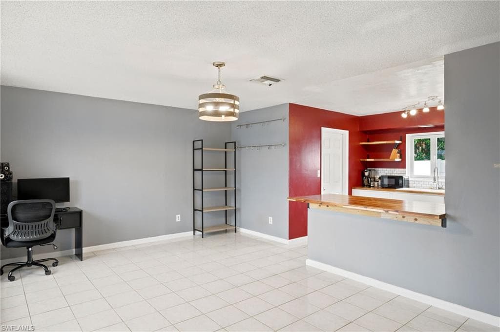 301 Hollywood ST-4