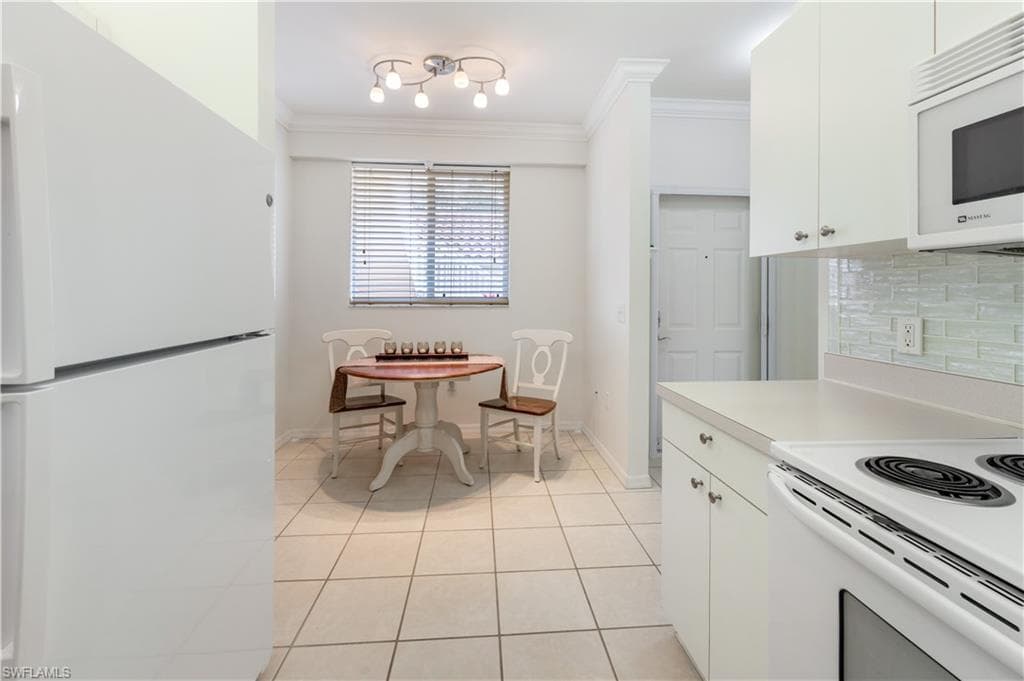 431 Valerie WAY 103-8