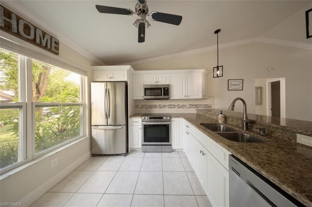 15818 Key Grass LN-12