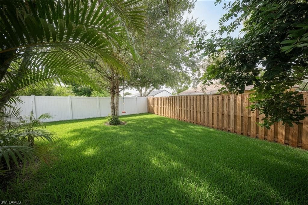 15818 Key Grass LN-22