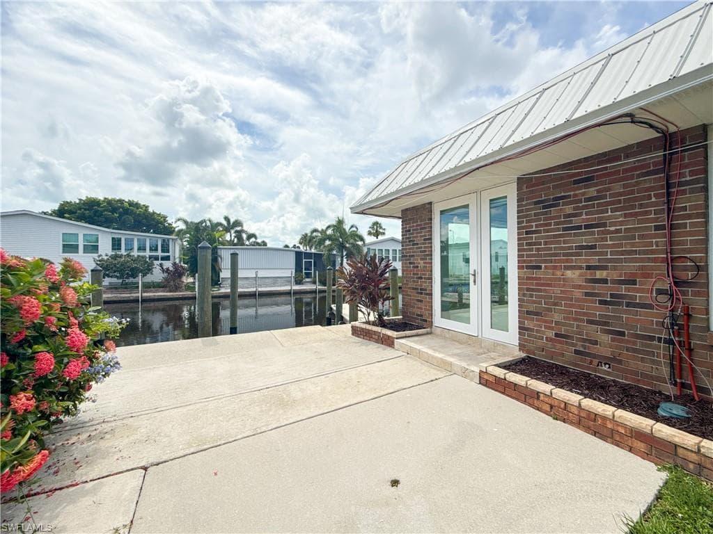 2846 Arbutus ST C2-18