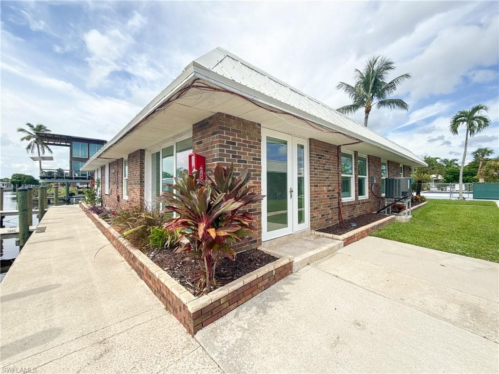 2846 Arbutus ST C2-25