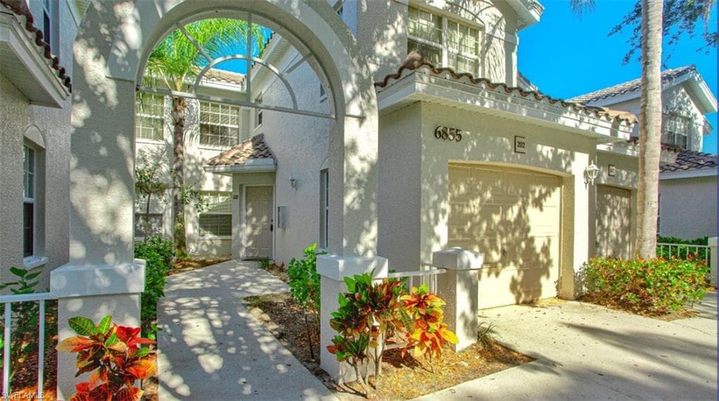 6855 Satinleaf RD S 202-33