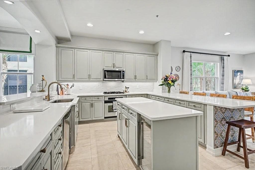 2855 Tiburon BLVD E 102-7