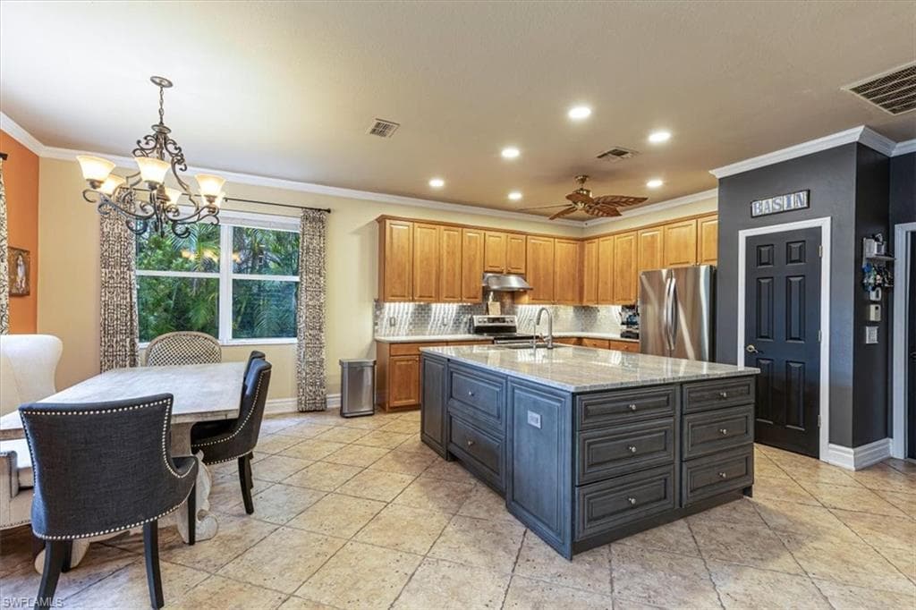 120 Burnt Pine DR-5