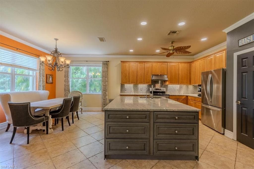 120 Burnt Pine DR-4