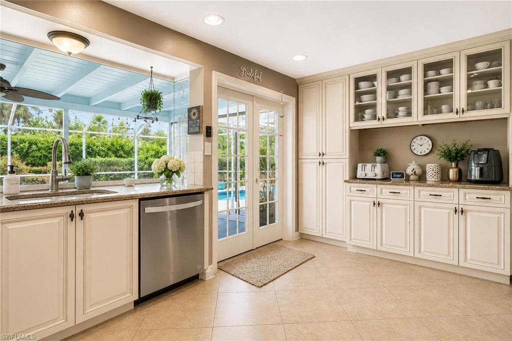 1352 Oaklawn CT-6