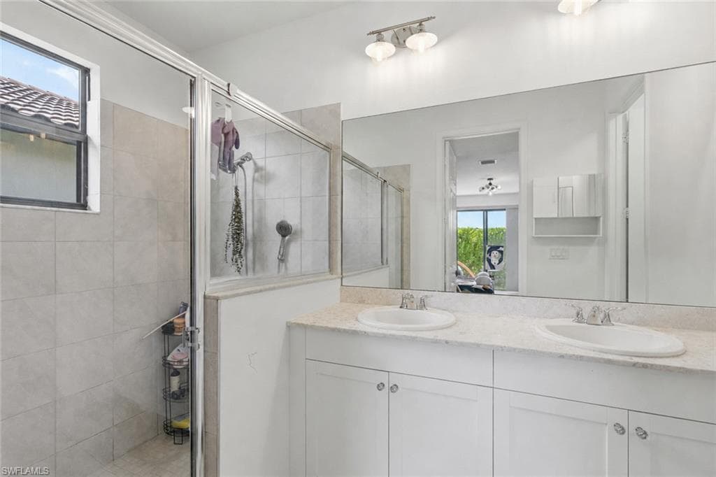8932 Madrid CIR-18