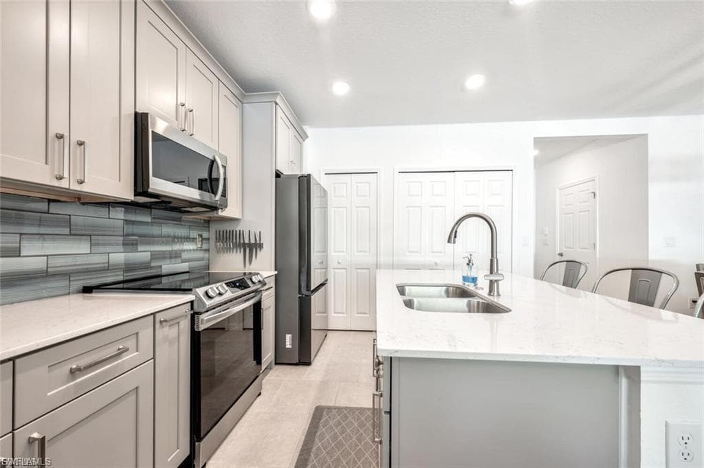 14195 Oviedo PL-5
