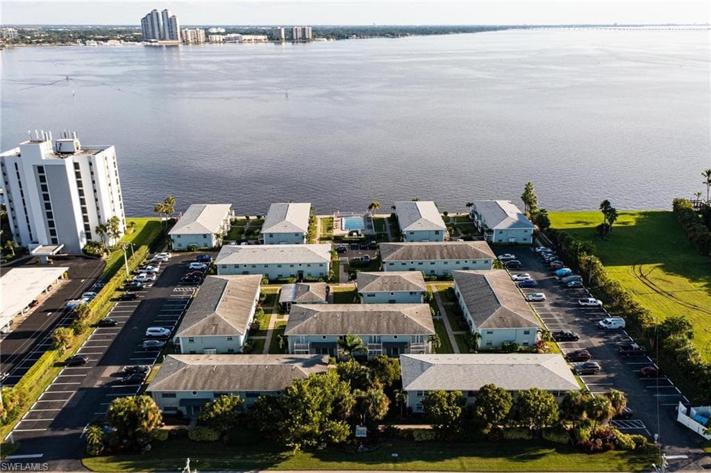 3322 N Key DR 2-2