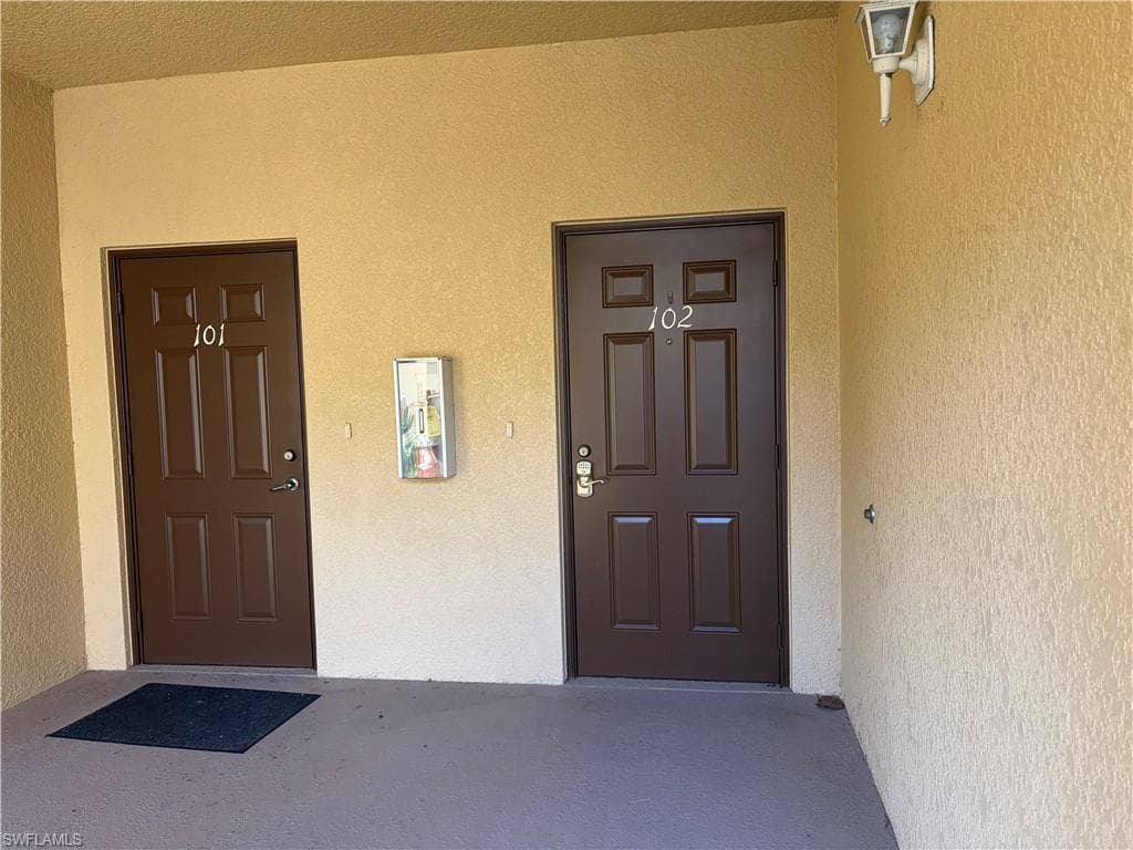 1096 Winding Pines CIR 102-4