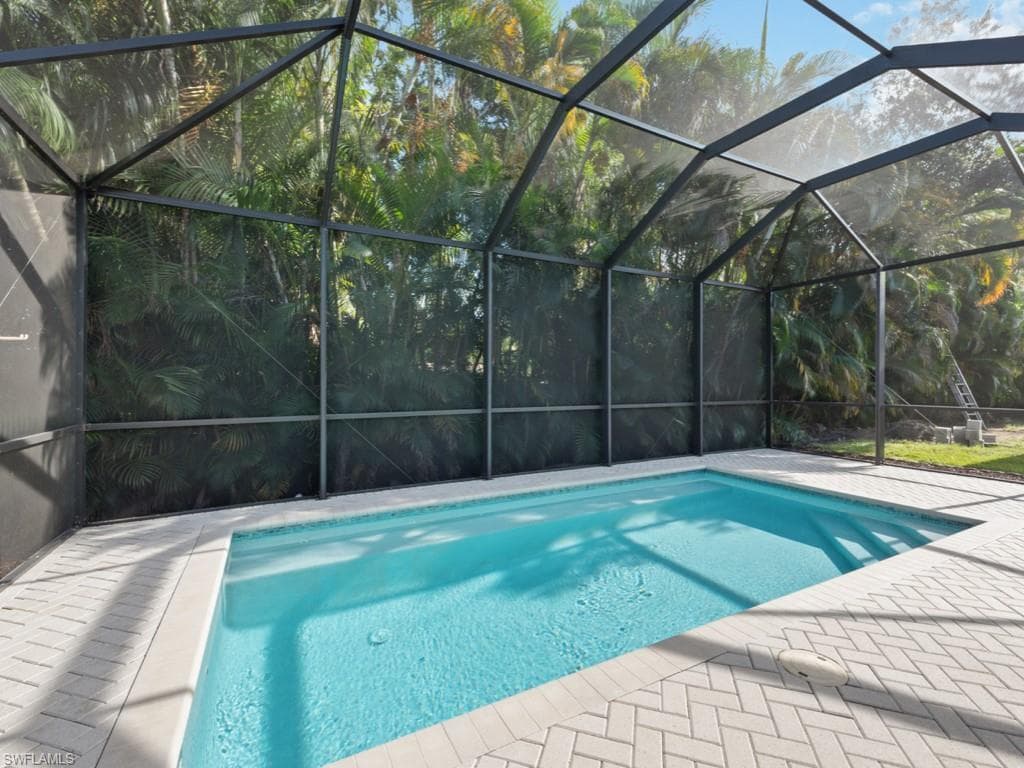 2753 Linda DR-7