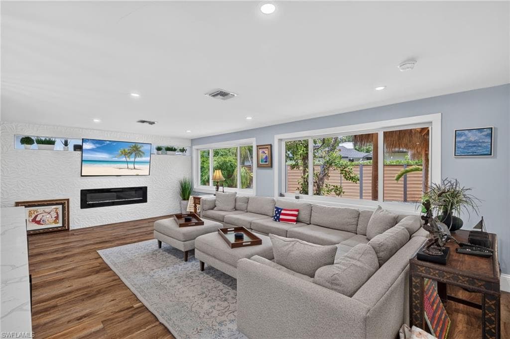 625 Sunnyside CT-5