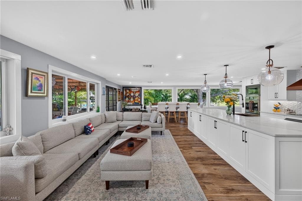 625 Sunnyside CT-4