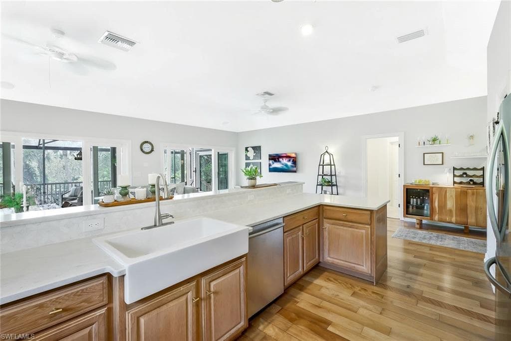 2130 Sunset CIR-16