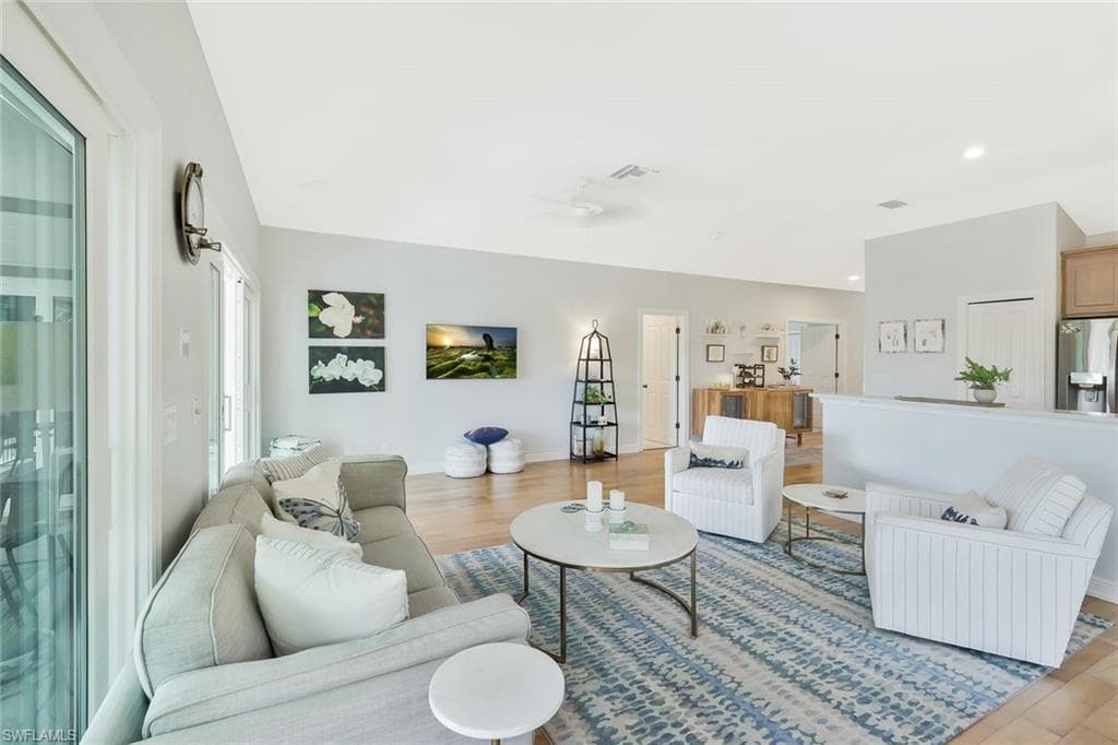 2130 Sunset CIR-10