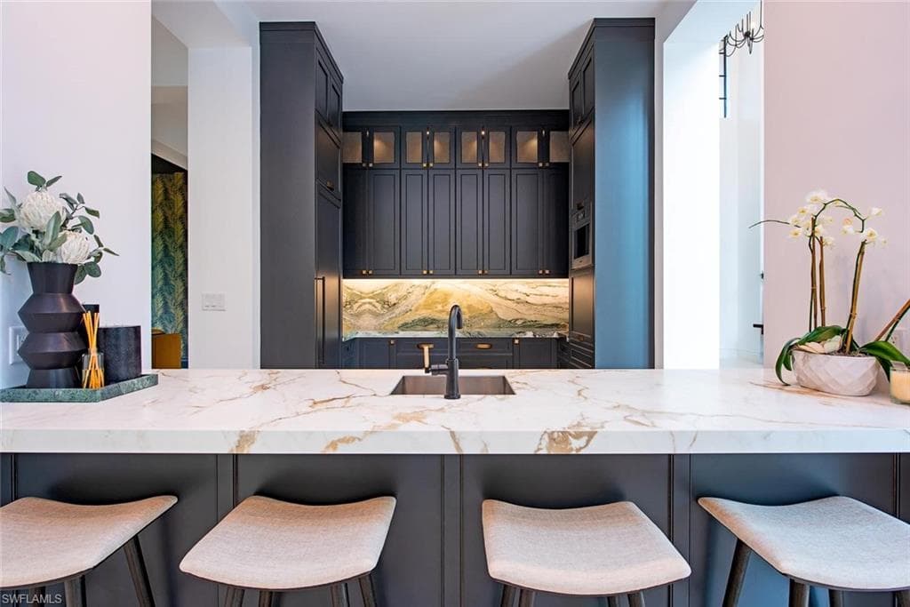 2581 ESCADA DR-18