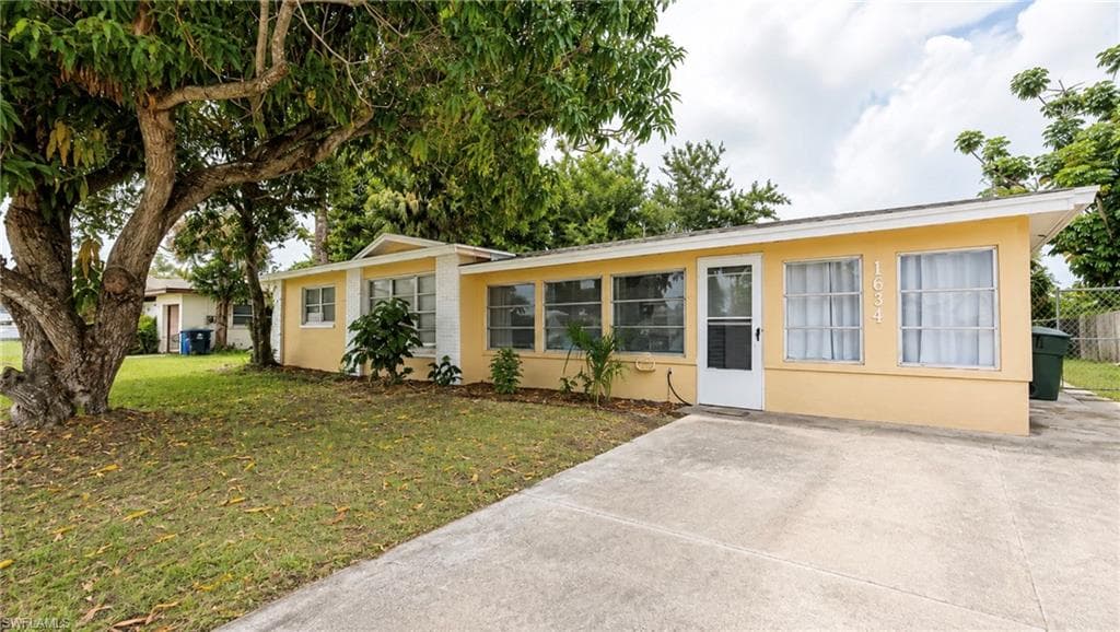 1634 Newport CT-2