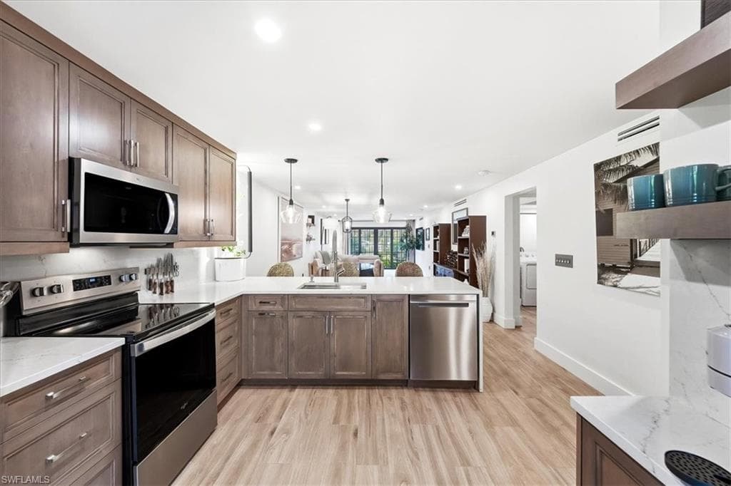 3219 Horse Carriage WAY 3-3