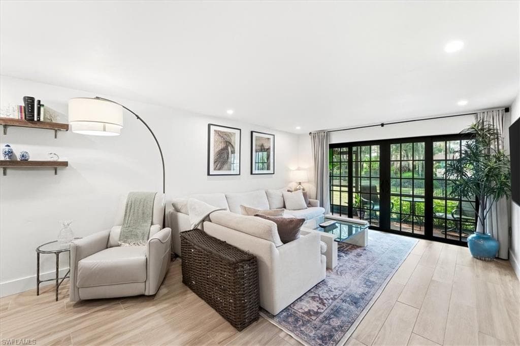 3219 Horse Carriage WAY 3-11