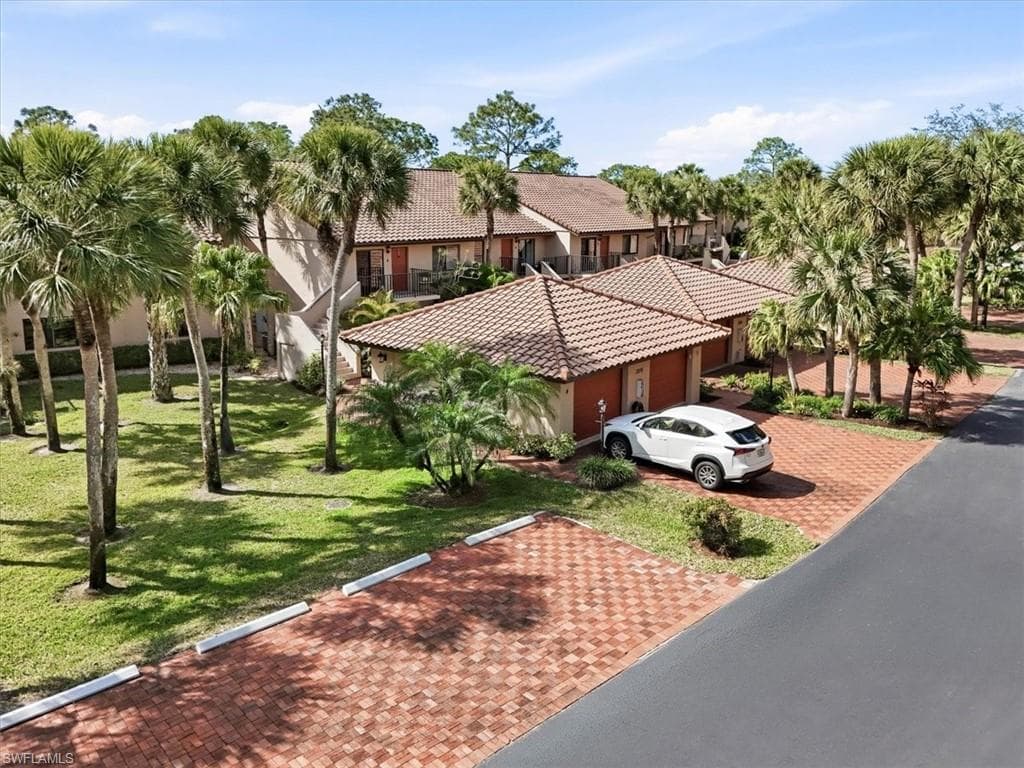 3219 Horse Carriage WAY 3-35