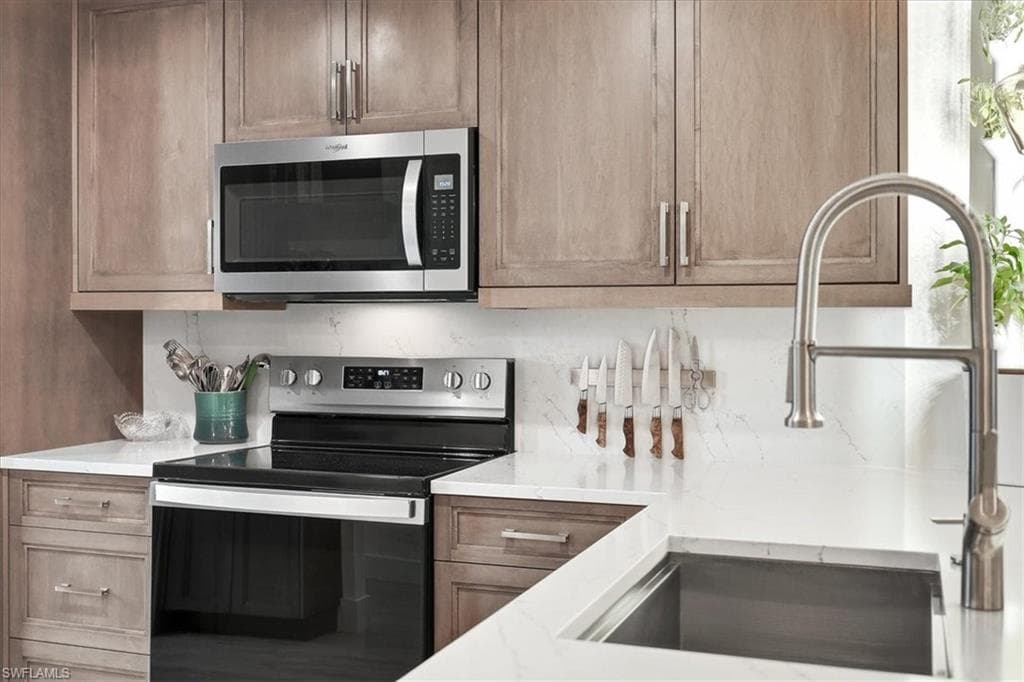 3219 Horse Carriage WAY 3-4