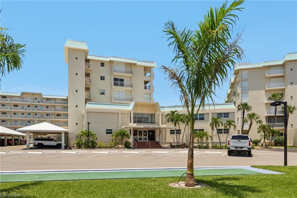 7400 Estero BLVD 315-25