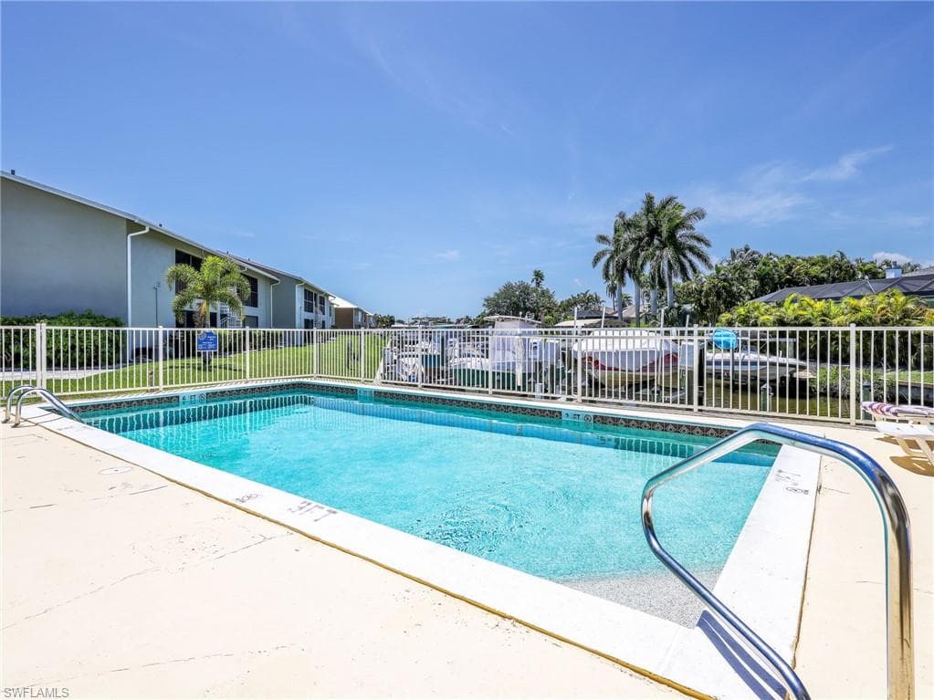 4708 SW 8th PL 205-15