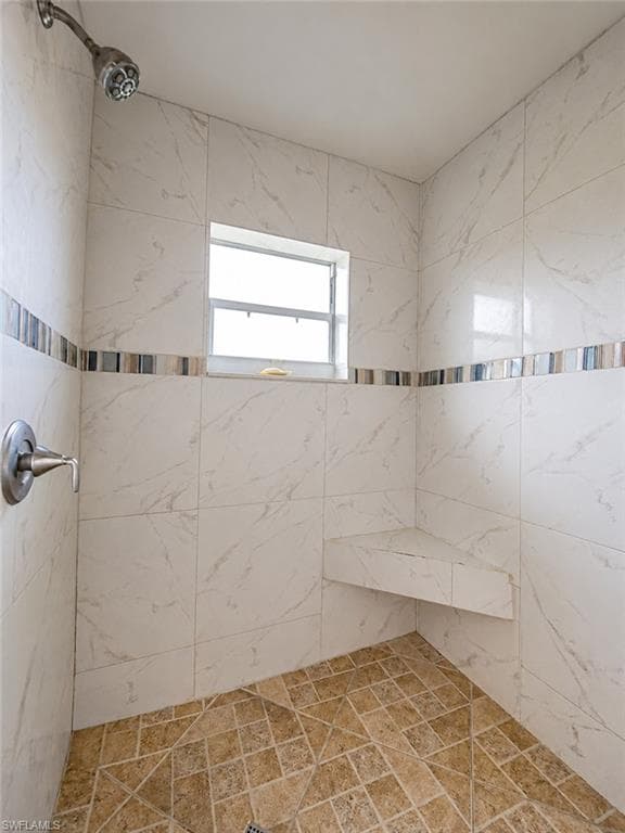 20 Hampton AVE-13