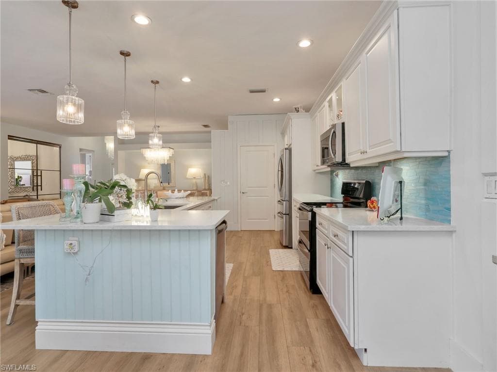 20504 Ardore LN-12