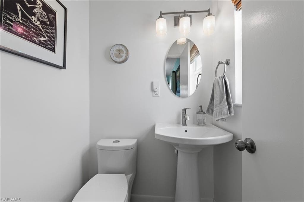 1212 Barnsdale ST-23
