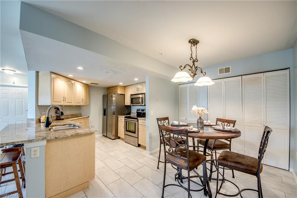 1761 Four Mile Cove PKWY 513-18