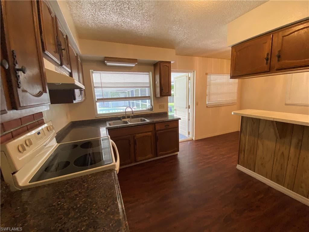 7906 Suncoast DR-6