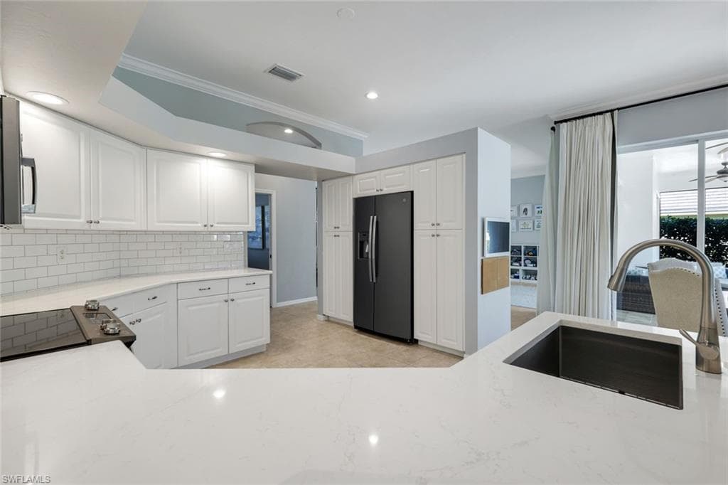 8748 Lake CIR-12