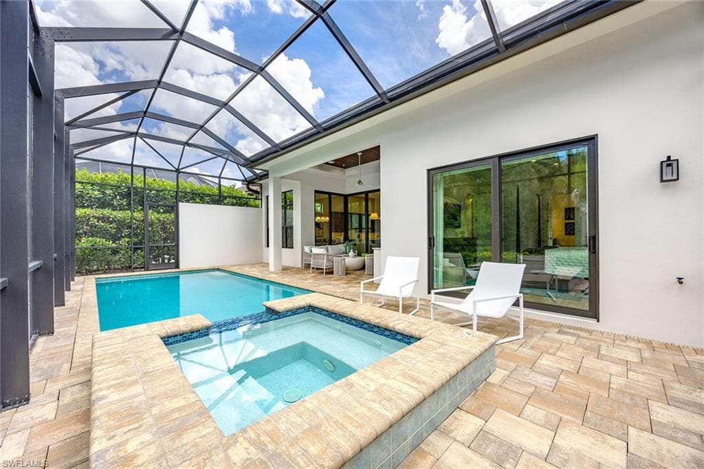 2935 Coco Lakes DR-40