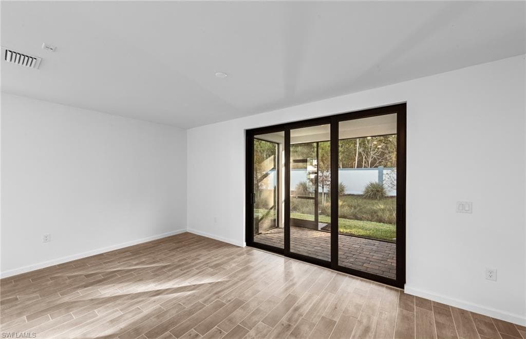 27832 Solis Grande DR-15