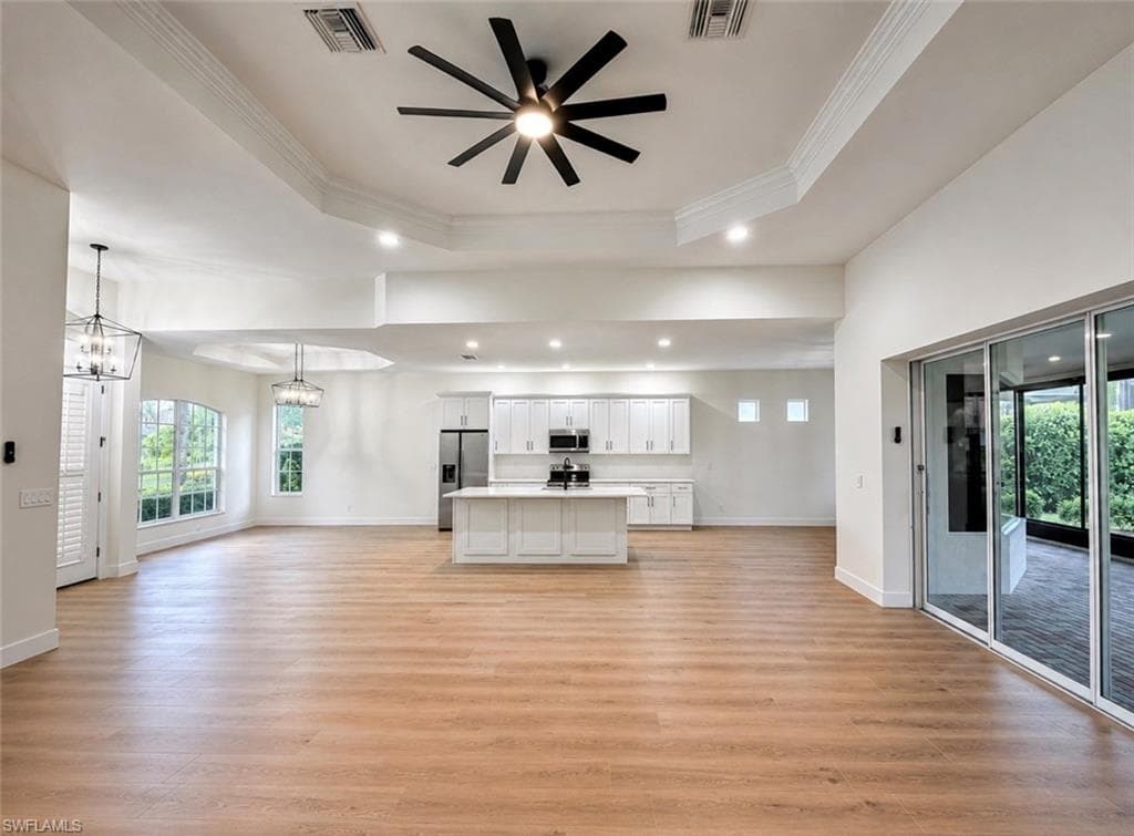 11001 Sea Tropic LN-2