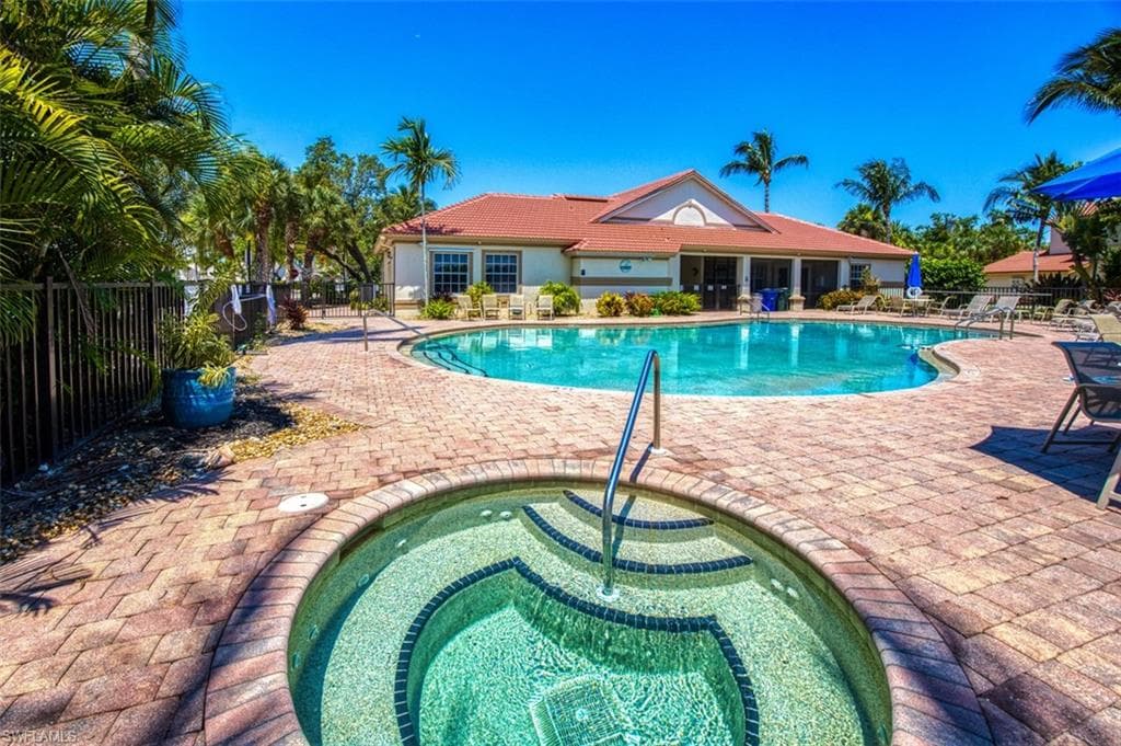 11001 Sea Tropic LN-22